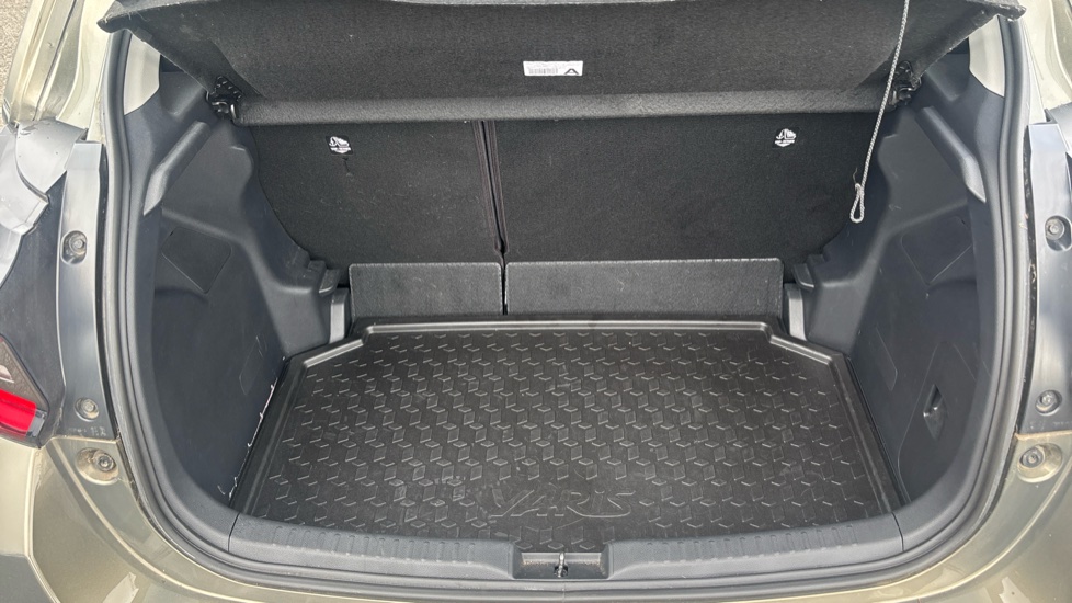 Toyota Yaris 1.5 Hybrid Design 5dr CVT Hybrid Hatchback - Image 13