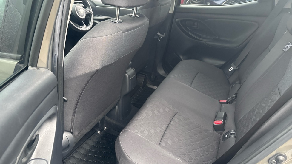 Toyota Yaris 1.5 Hybrid Design 5dr CVT Hybrid Hatchback - Image 15