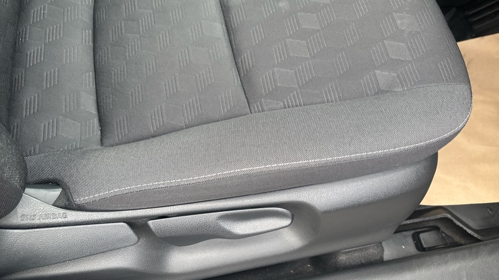 Toyota Yaris 1.5 Hybrid Design 5dr CVT Hybrid Hatchback - Image 17