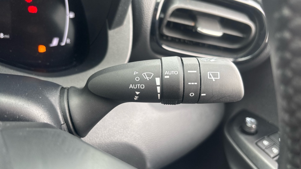 Toyota Yaris 1.5 Hybrid Design 5dr CVT Hybrid Hatchback - Image 36