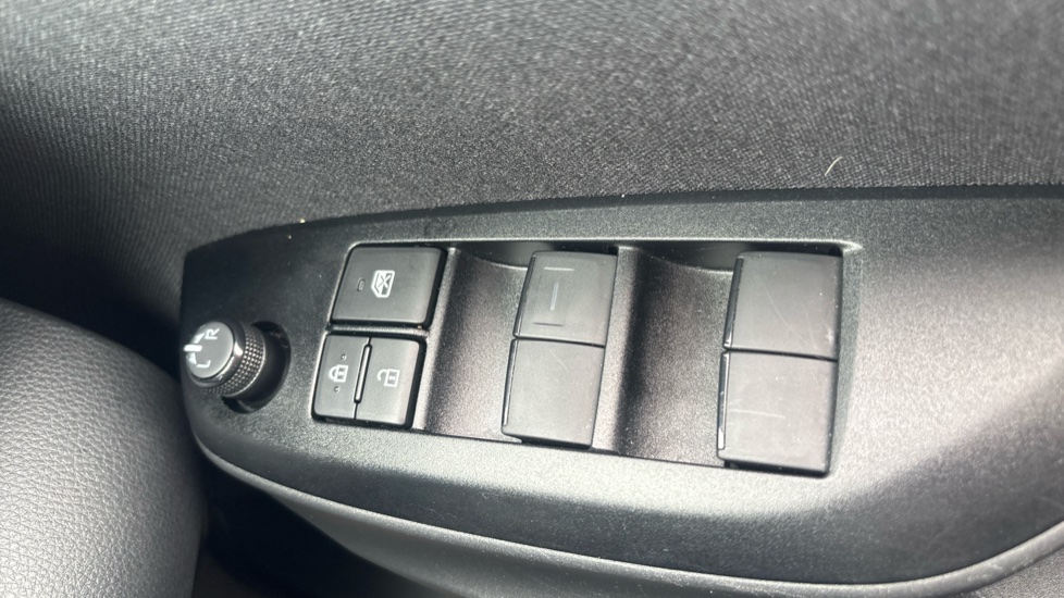 Toyota Yaris 1.5 Hybrid Design 5dr CVT Hybrid Hatchback - Image 37