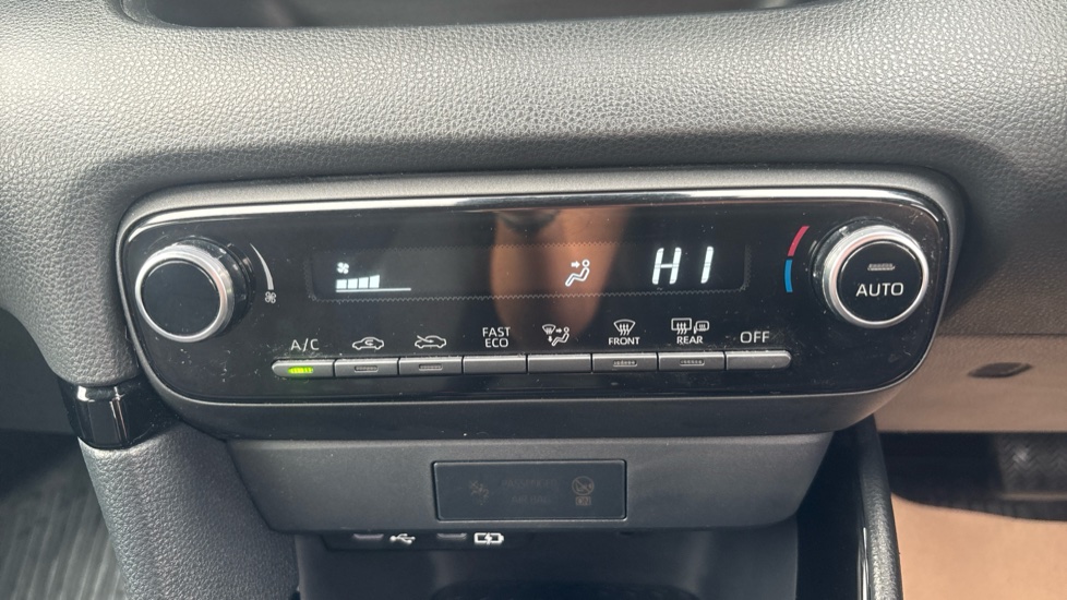 Toyota Yaris 1.5 Hybrid Design 5dr CVT Hybrid Hatchback - Image 39