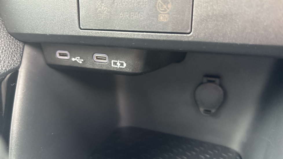 Toyota Yaris 1.5 Hybrid Design 5dr CVT Hybrid Hatchback - Image 40