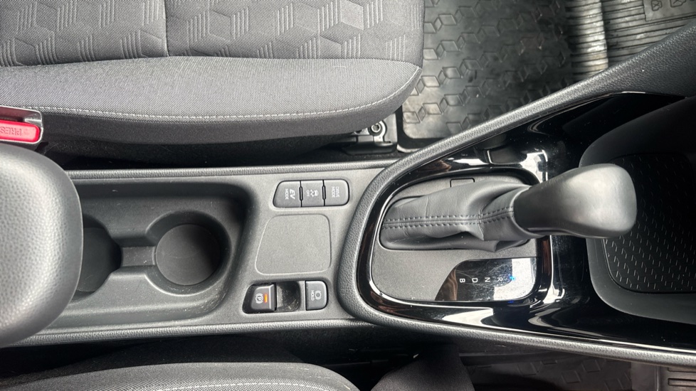 Toyota Yaris 1.5 Hybrid Design 5dr CVT Hybrid Hatchback - Image 41