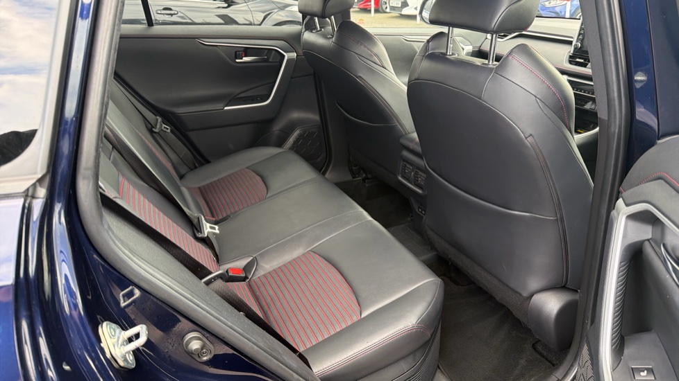 Toyota RAV4 2.5 PHEV Dynamic 5dr CVT Estate - Image 8