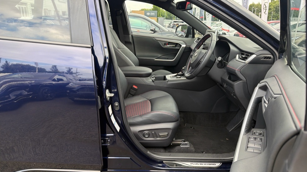 Toyota RAV4 2.5 PHEV Dynamic 5dr CVT Estate - Image 12