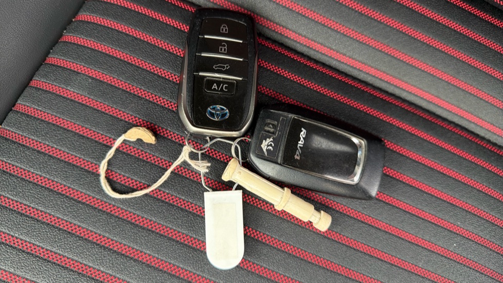 Toyota RAV4 2.5 PHEV Dynamic 5dr CVT Estate - Image 28