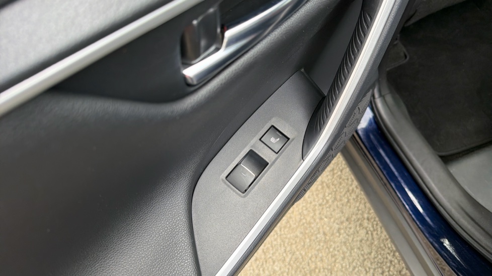 Toyota RAV4 2.5 PHEV Dynamic 5dr CVT Estate - Image 35