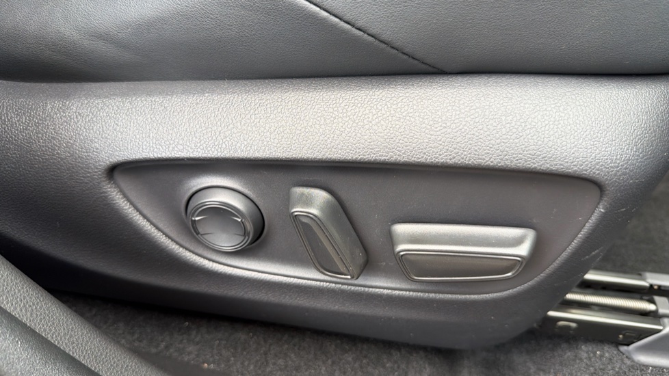 Toyota RAV4 2.5 PHEV Dynamic 5dr CVT Estate - Image 37