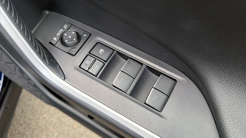Toyota RAV4 2.5 PHEV Dynamic 5dr CVT Estate - Image 38