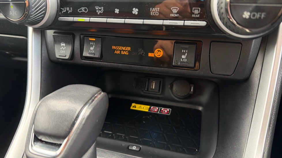 Toyota RAV4 2.5 PHEV Dynamic 5dr CVT Estate - Image 43