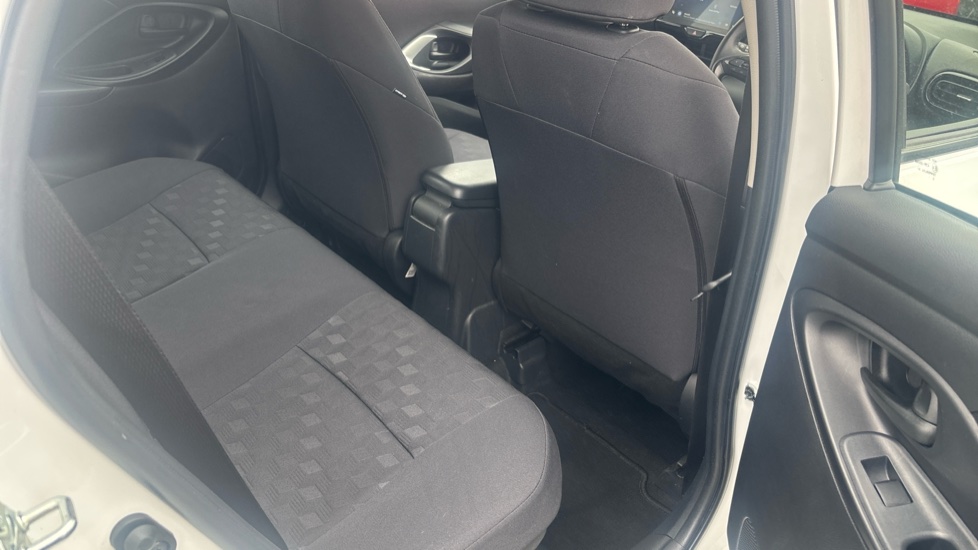 Toyota Yaris 1.5 Hybrid Icon 5dr CVT Hybrid Hatchback - Image 8