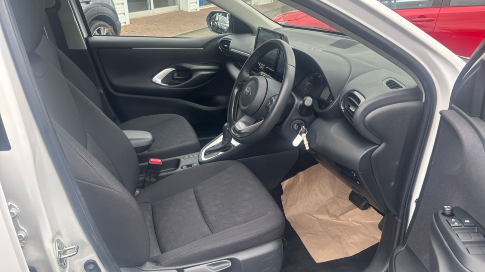 Toyota Yaris 1.5 Hybrid Icon 5dr CVT Hybrid Hatchback - Image 12