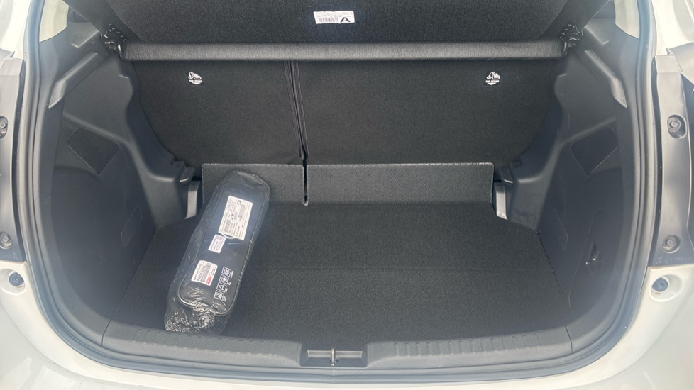 Toyota Yaris 1.5 Hybrid Icon 5dr CVT Hybrid Hatchback - Image 13