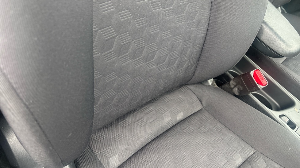 Toyota Yaris 1.5 Hybrid Icon 5dr CVT Hybrid Hatchback - Image 14