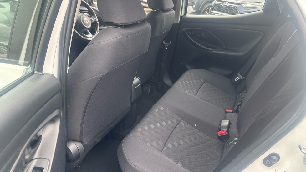 Toyota Yaris 1.5 Hybrid Icon 5dr CVT Hybrid Hatchback - Image 15