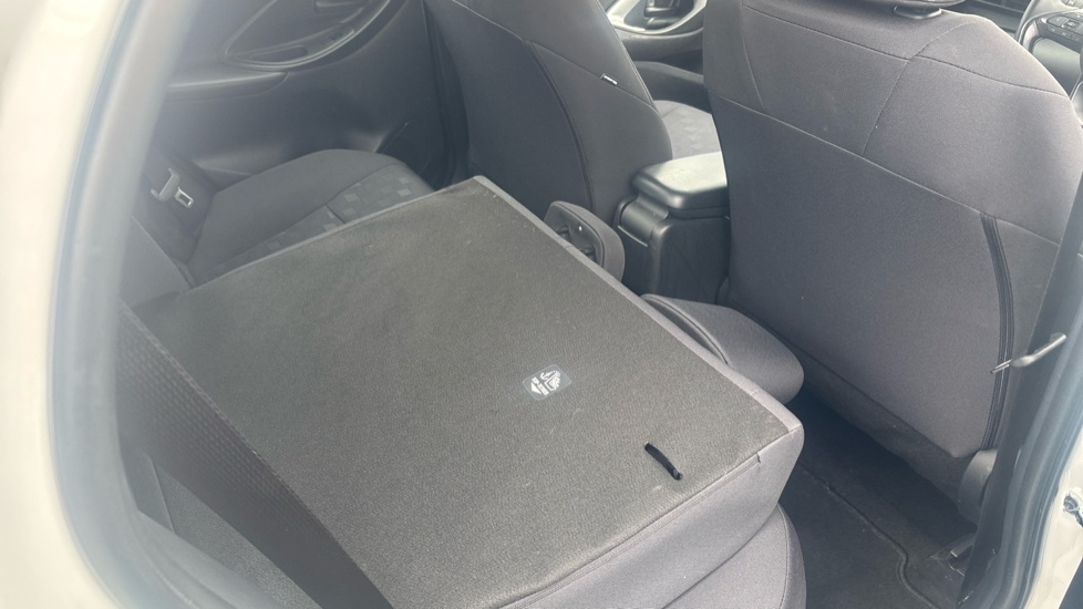 Toyota Yaris 1.5 Hybrid Icon 5dr CVT Hybrid Hatchback - Image 18