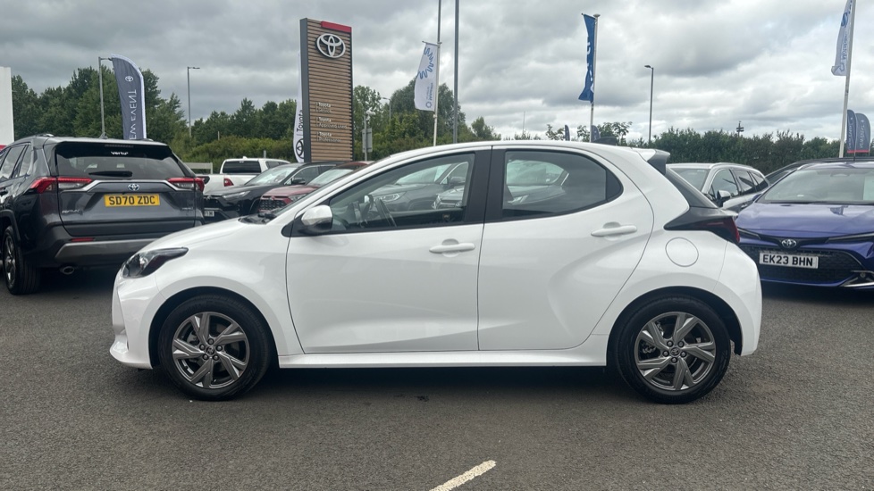 Toyota Yaris 1.5 Hybrid Icon 5dr CVT Hybrid Hatchback - Image 24