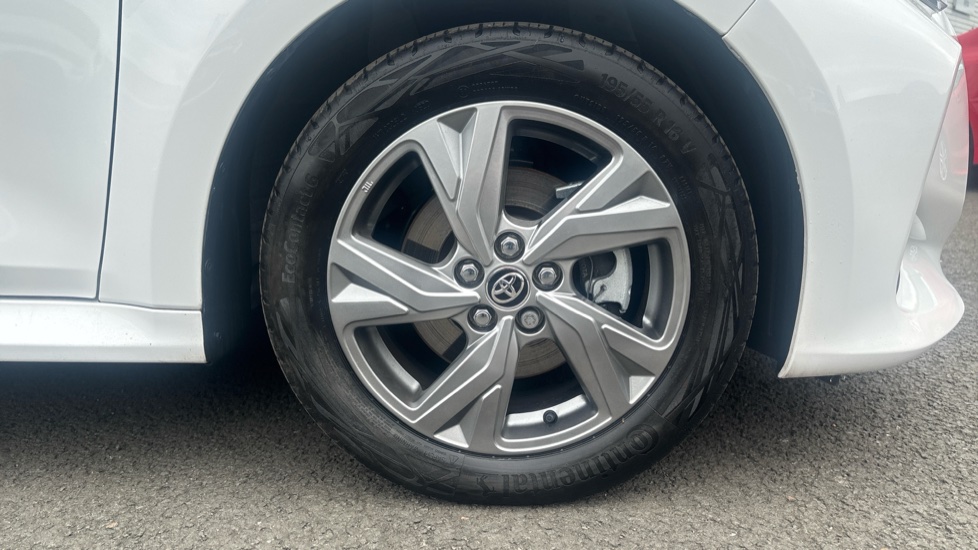 Toyota Yaris 1.5 Hybrid Icon 5dr CVT Hybrid Hatchback - Image 30