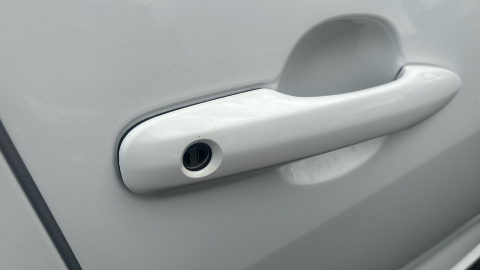 Toyota Yaris 1.5 Hybrid Icon 5dr CVT Hybrid Hatchback - Image 32