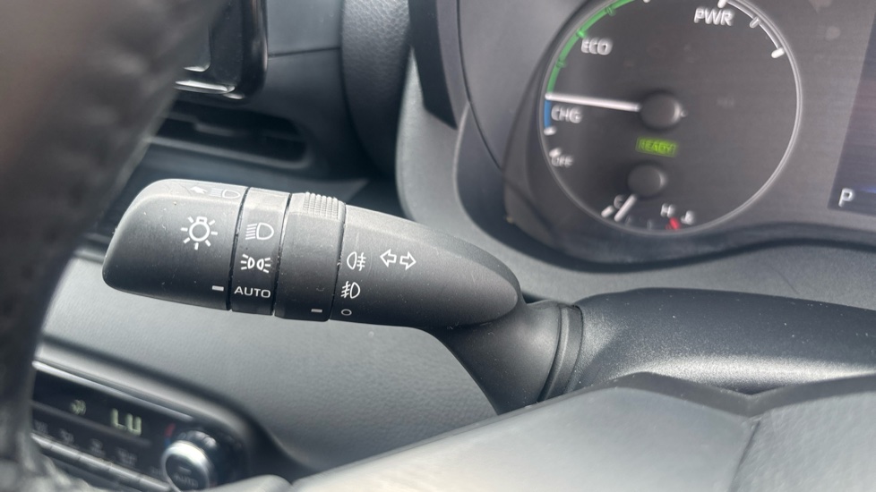 Toyota Yaris 1.5 Hybrid Icon 5dr CVT Hybrid Hatchback - Image 37