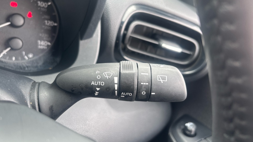 Toyota Yaris 1.5 Hybrid Icon 5dr CVT Hybrid Hatchback - Image 38