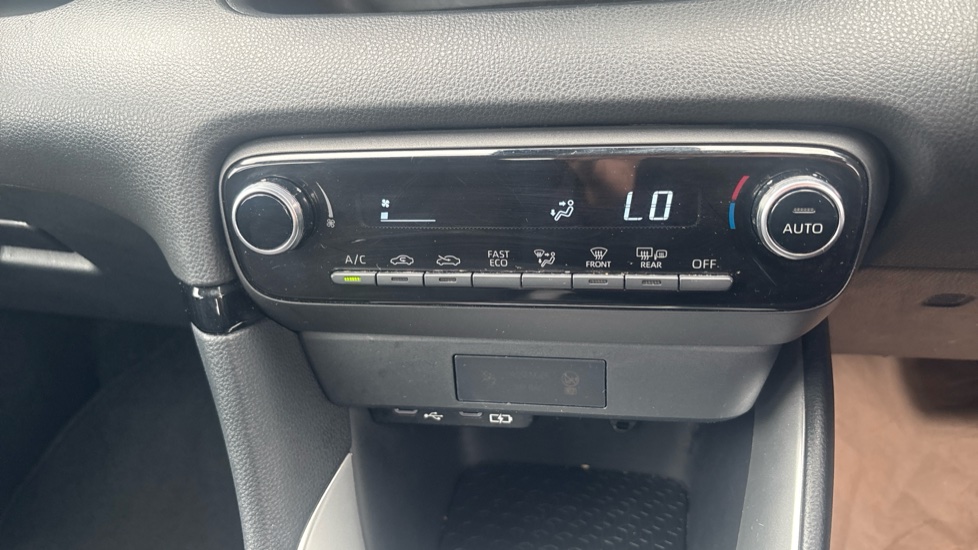 Toyota Yaris 1.5 Hybrid Icon 5dr CVT Hybrid Hatchback - Image 41