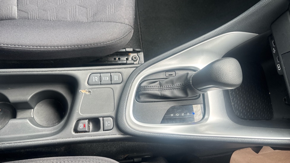 Toyota Yaris 1.5 Hybrid Icon 5dr CVT Hybrid Hatchback - Image 43