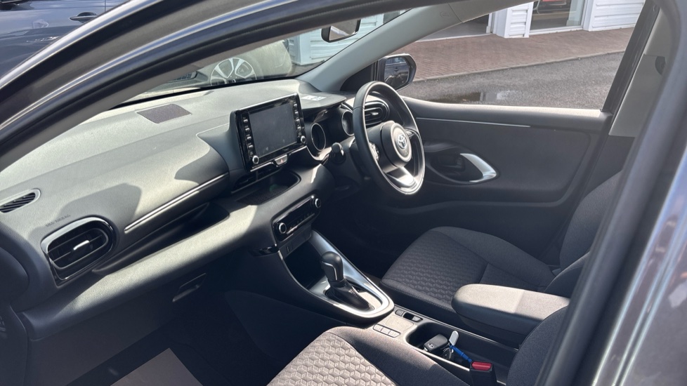 Toyota Yaris 1.5 Hybrid Design 5dr CVT Hybrid Hatchback - Image 5