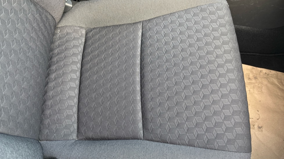 Toyota Yaris 1.5 Hybrid Design 5dr CVT Hybrid Hatchback - Image 17
