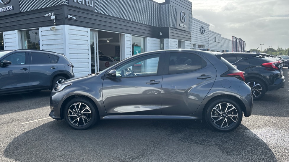 Toyota Yaris 1.5 Hybrid Design 5dr CVT Hybrid Hatchback - Image 24