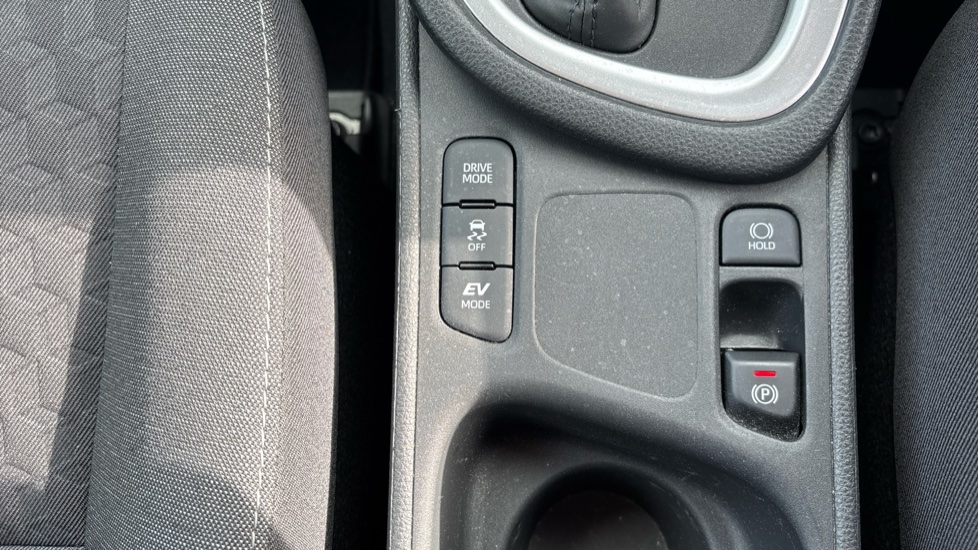 Toyota Yaris 1.5 Hybrid Design 5dr CVT Hybrid Hatchback - Image 29