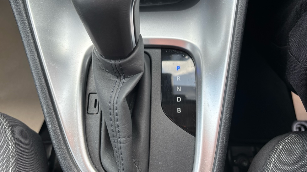 Toyota Yaris 1.5 Hybrid Design 5dr CVT Hybrid Hatchback - Image 30