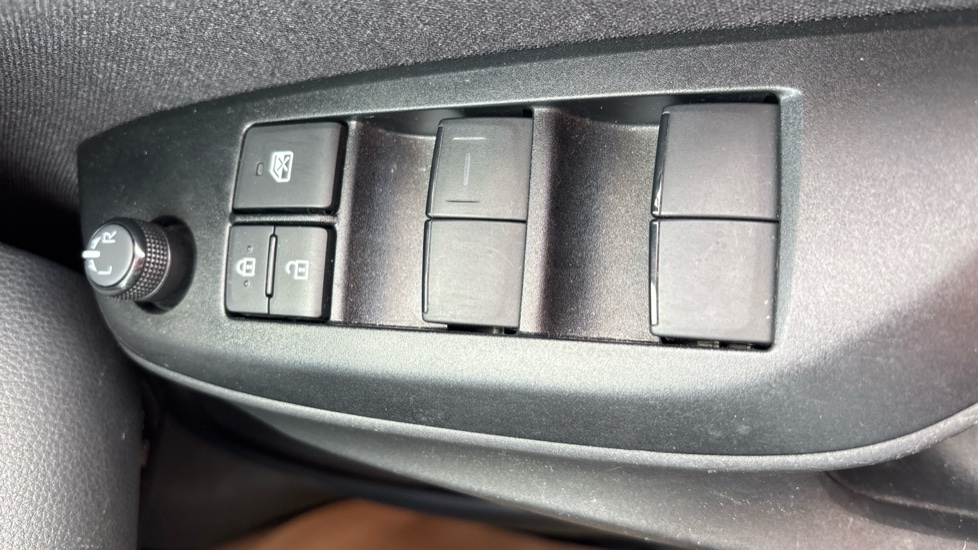 Toyota Yaris 1.5 Hybrid Design 5dr CVT Hybrid Hatchback - Image 34
