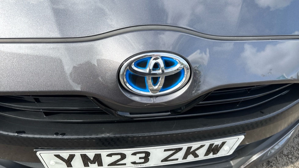 Toyota Yaris 1.5 Hybrid Design 5dr CVT Hybrid Hatchback - Image 41