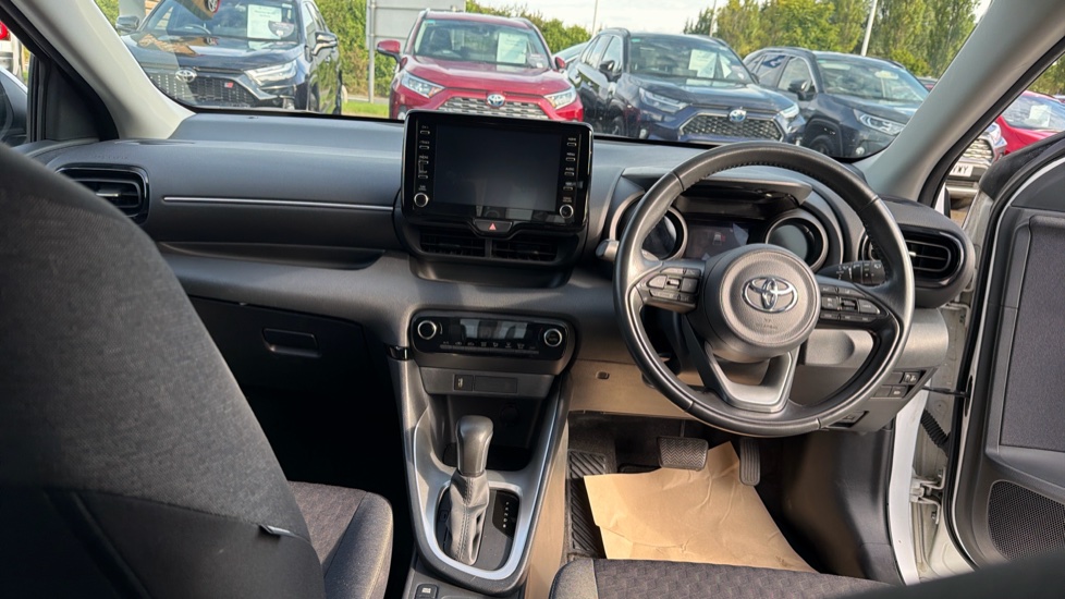 Toyota Yaris 1.5 Hybrid Design 5dr CVT Hybrid Hatchback - Image 6