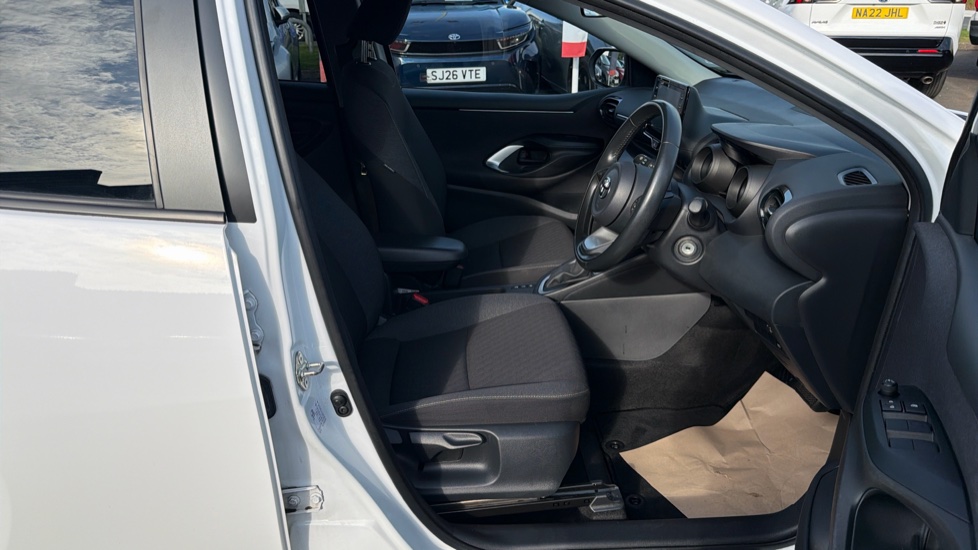 Toyota Yaris 1.5 Hybrid Design 5dr CVT Hybrid Hatchback - Image 12