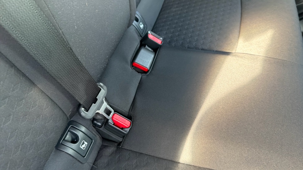 Toyota Yaris 1.5 Hybrid Design 5dr CVT Hybrid Hatchback - Image 14