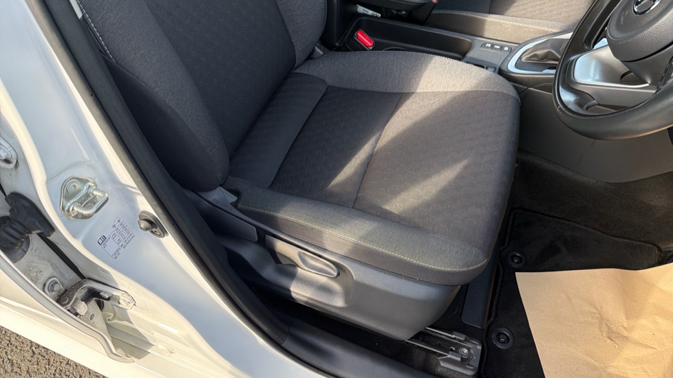 Toyota Yaris 1.5 Hybrid Design 5dr CVT Hybrid Hatchback - Image 17