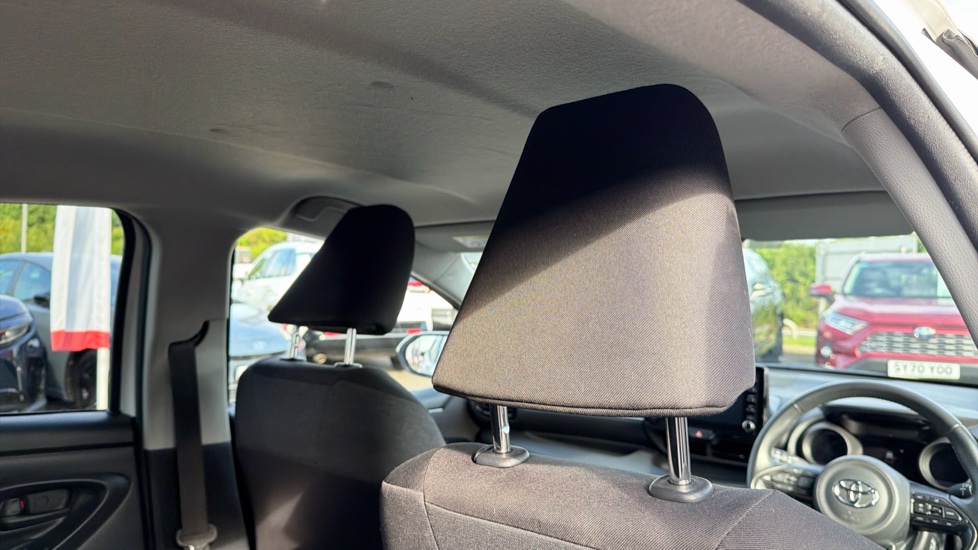 Toyota Yaris 1.5 Hybrid Design 5dr CVT Hybrid Hatchback - Image 19