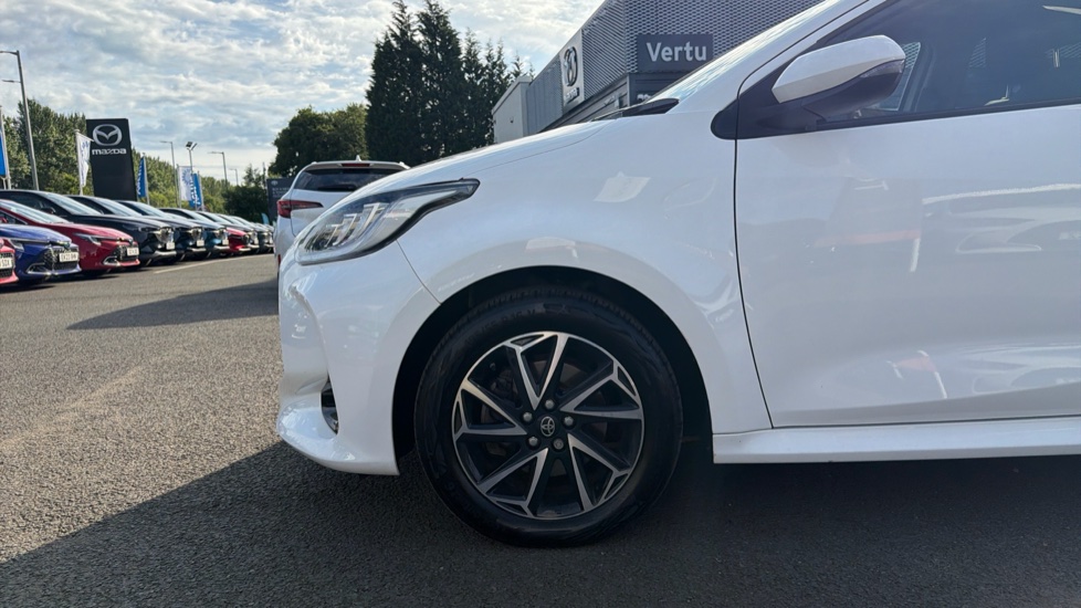 Toyota Yaris 1.5 Hybrid Design 5dr CVT Hybrid Hatchback - Image 25