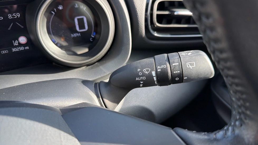 Toyota Yaris 1.5 Hybrid Design 5dr CVT Hybrid Hatchback - Image 34