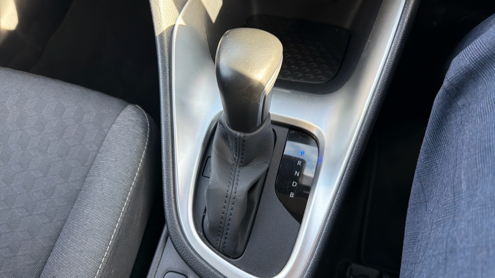 Toyota Yaris 1.5 Hybrid Design 5dr CVT Hybrid Hatchback - Image 40