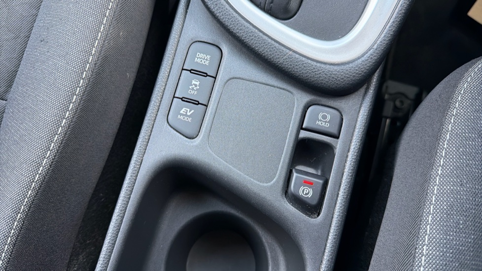 Toyota Yaris 1.5 Hybrid Design 5dr CVT Hybrid Hatchback - Image 41