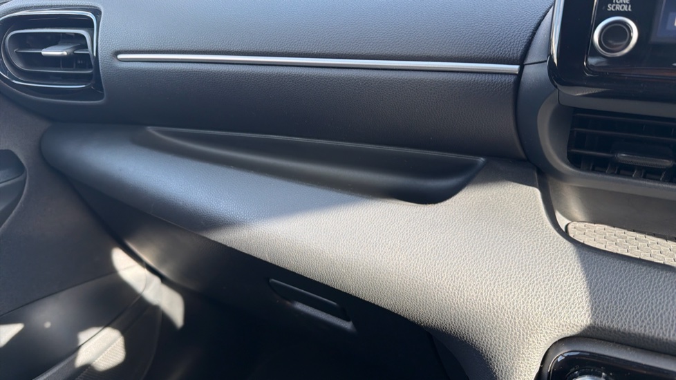 Toyota Yaris 1.5 Hybrid Design 5dr CVT Hybrid Hatchback - Image 45