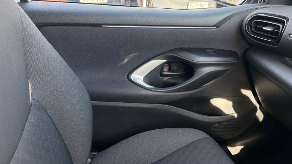 Toyota Yaris 1.5 Hybrid Design 5dr CVT Hybrid Hatchback - Image 46