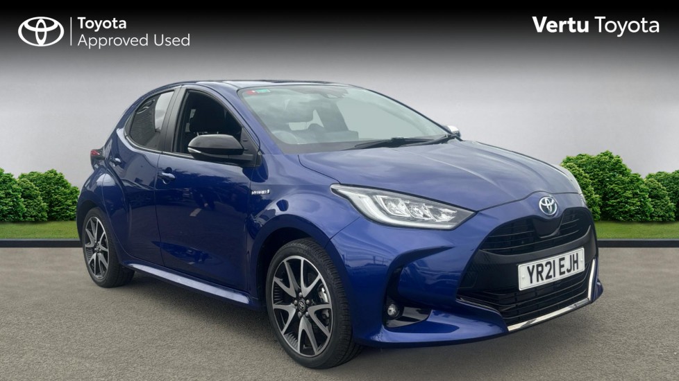 Toyota Yaris 1.5 Hybrid Dynamic 5dr CVT Hybrid Hatchback - Image 1