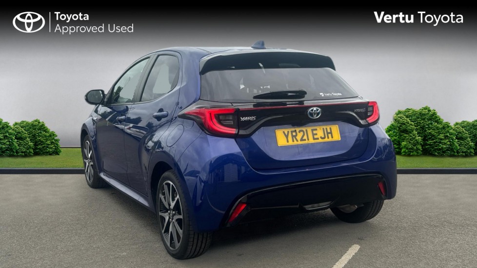 Toyota Yaris 1.5 Hybrid Dynamic 5dr CVT Hybrid Hatchback - Image 4