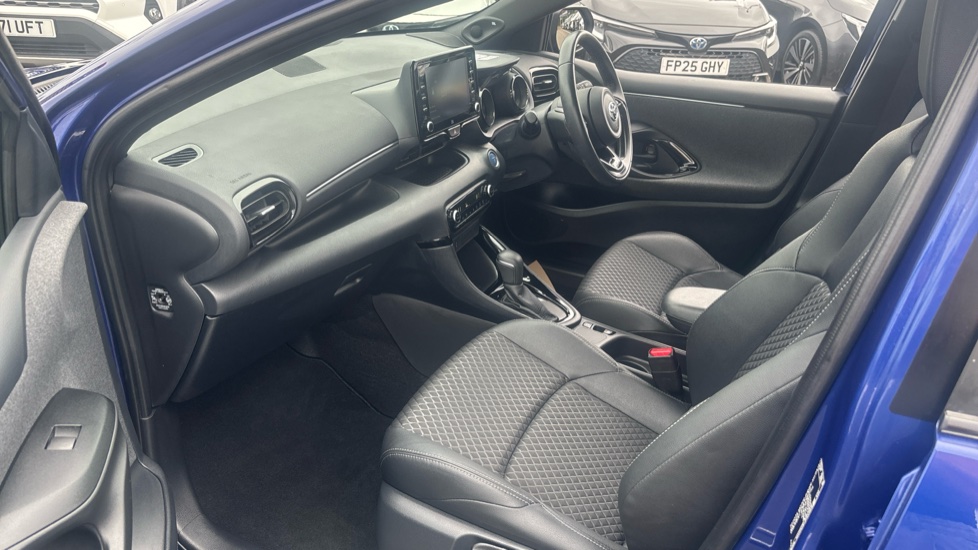 Toyota Yaris 1.5 Hybrid Dynamic 5dr CVT Hybrid Hatchback - Image 5