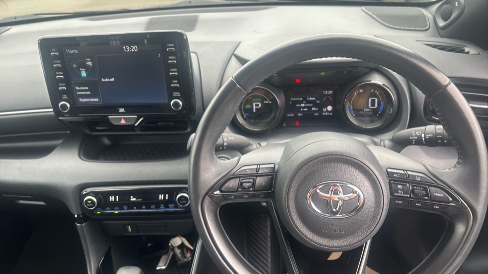 Toyota Yaris 1.5 Hybrid Dynamic 5dr CVT Hybrid Hatchback - Image 6